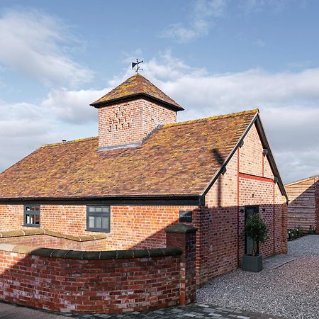 Pigeon House - Unique Barn With Private Garden, Hot Tub And Wood Burner Villa Shrewsbury Eksteriør billede