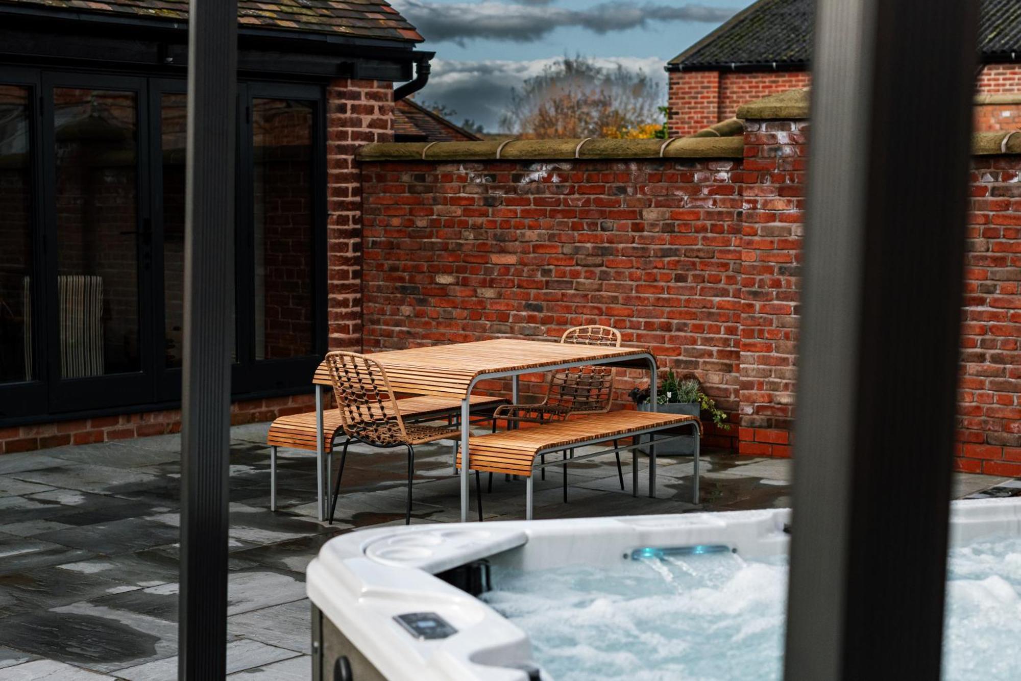 Pigeon House - Unique Barn With Private Garden, Hot Tub And Wood Burner Villa Shrewsbury Eksteriør billede